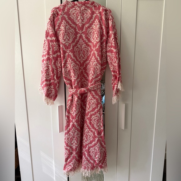 Pink and White Patterned Robe - Picture 2 of 4